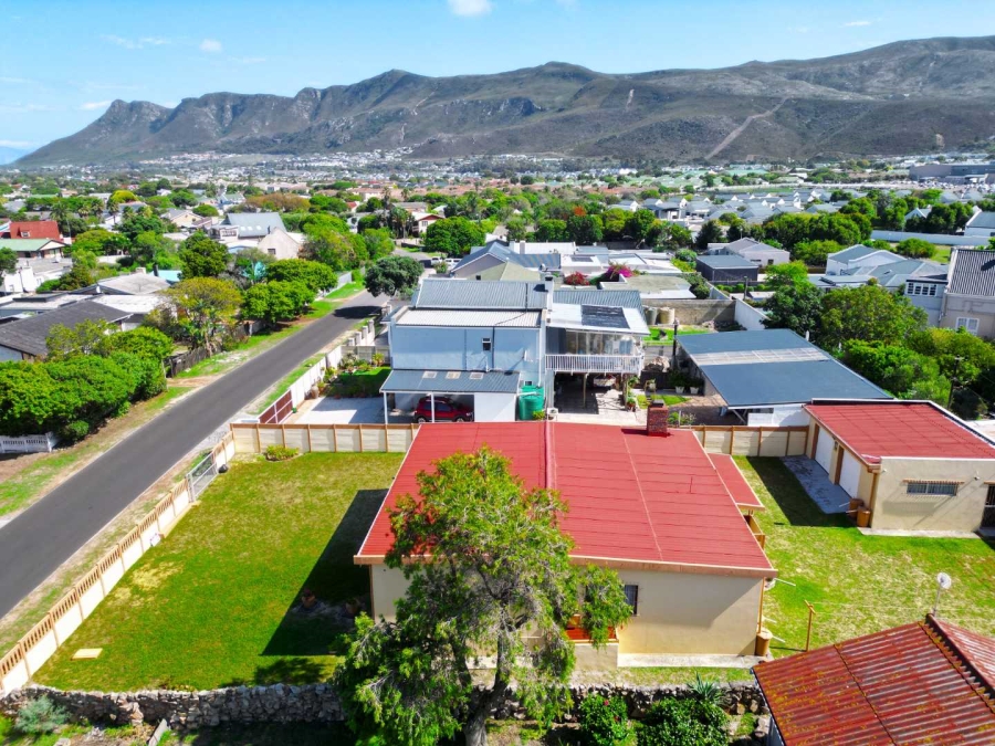 3 Bedroom Property for Sale in Sandbaai Western Cape